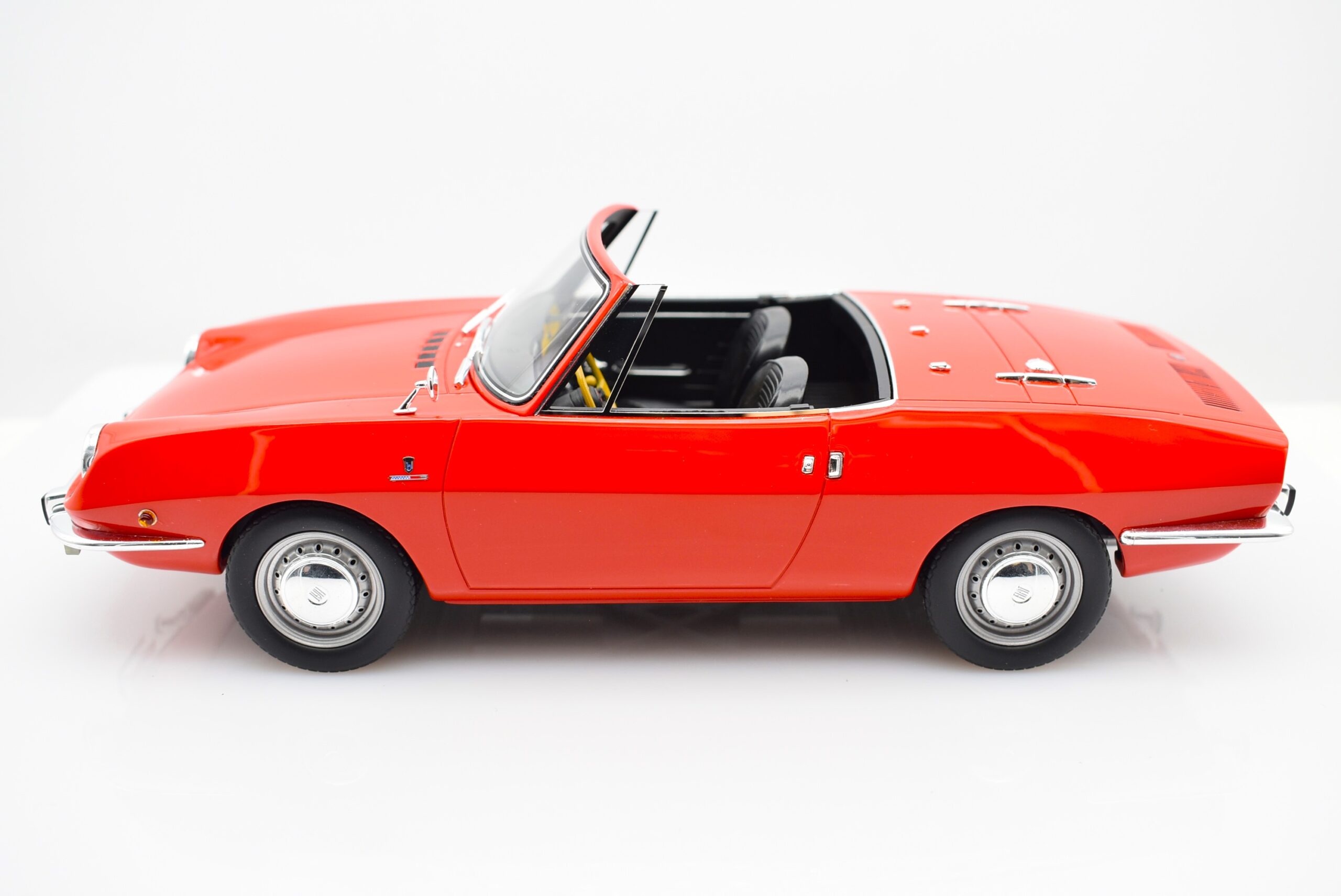 Modellino Auto FIAT 850 Sport Spyder Scala 1 18 Laudoracing Modellismo