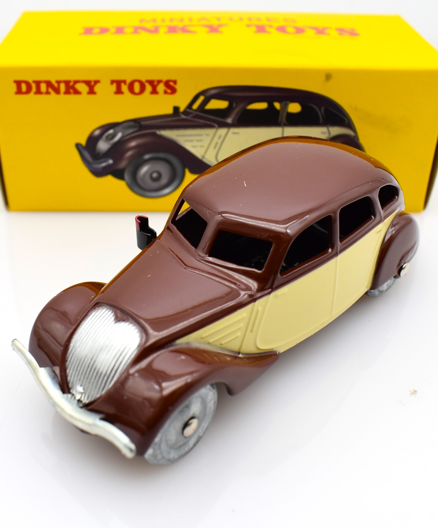 Modellino Auto Dinky Toys Peugeot Taxi De Agostini Collezione