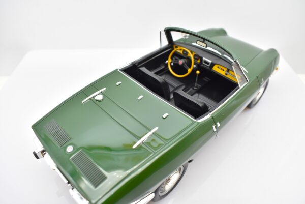 Modellino auto FIAT 850 sport spyder scala 1:18 laudoracing modellismo  statico verde - Arcadia Modellismo