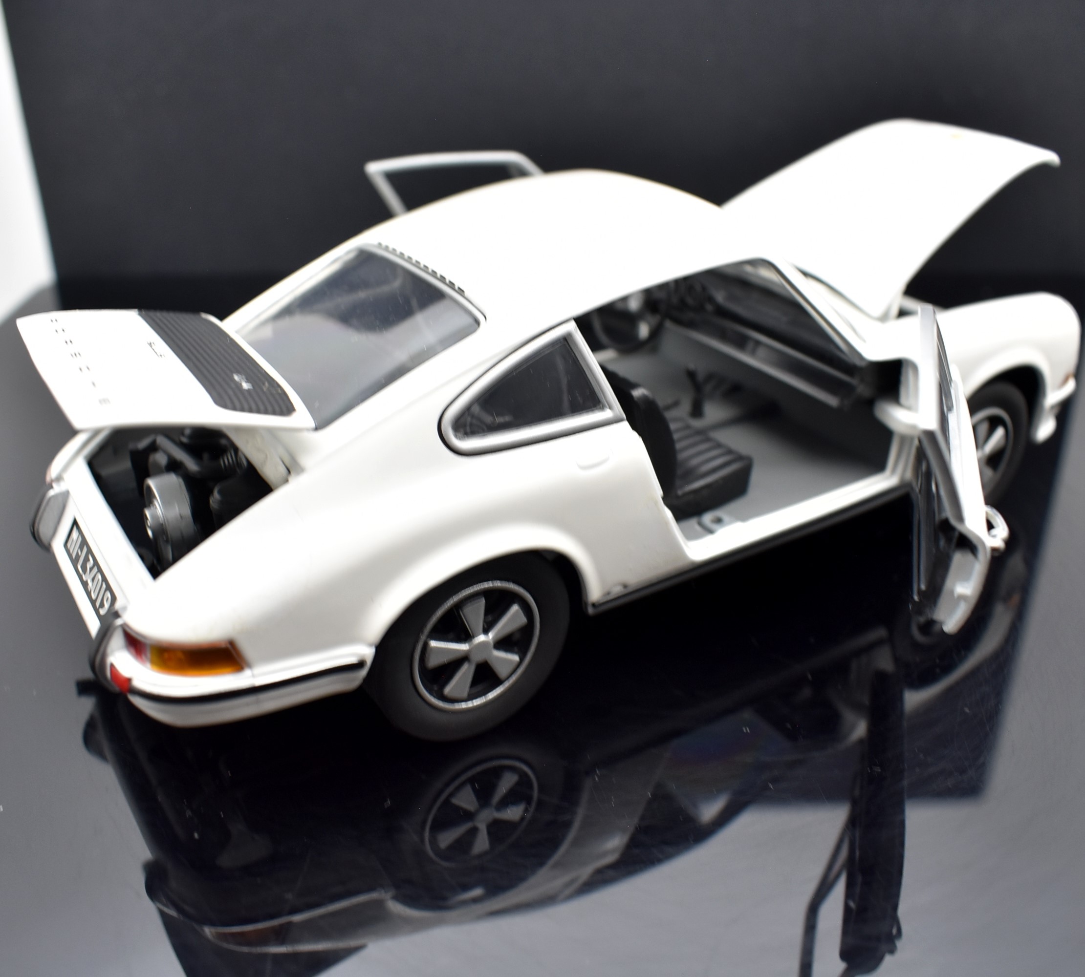 Modellino auto scala 1:24 PORSCHE 911 CARRERA 2.7 RS diecast modellismo -  Arcadia Modellismo