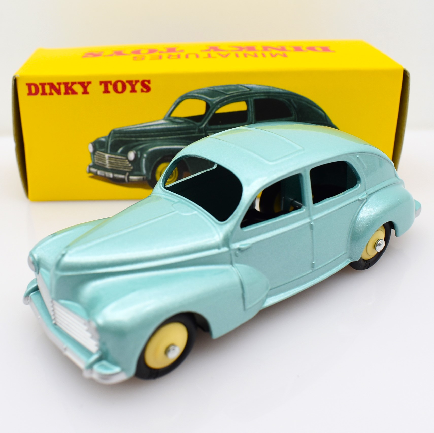 Miniature voiture dinky jouets 1:43 Peugeot 203 de agostini modèle de véhicules