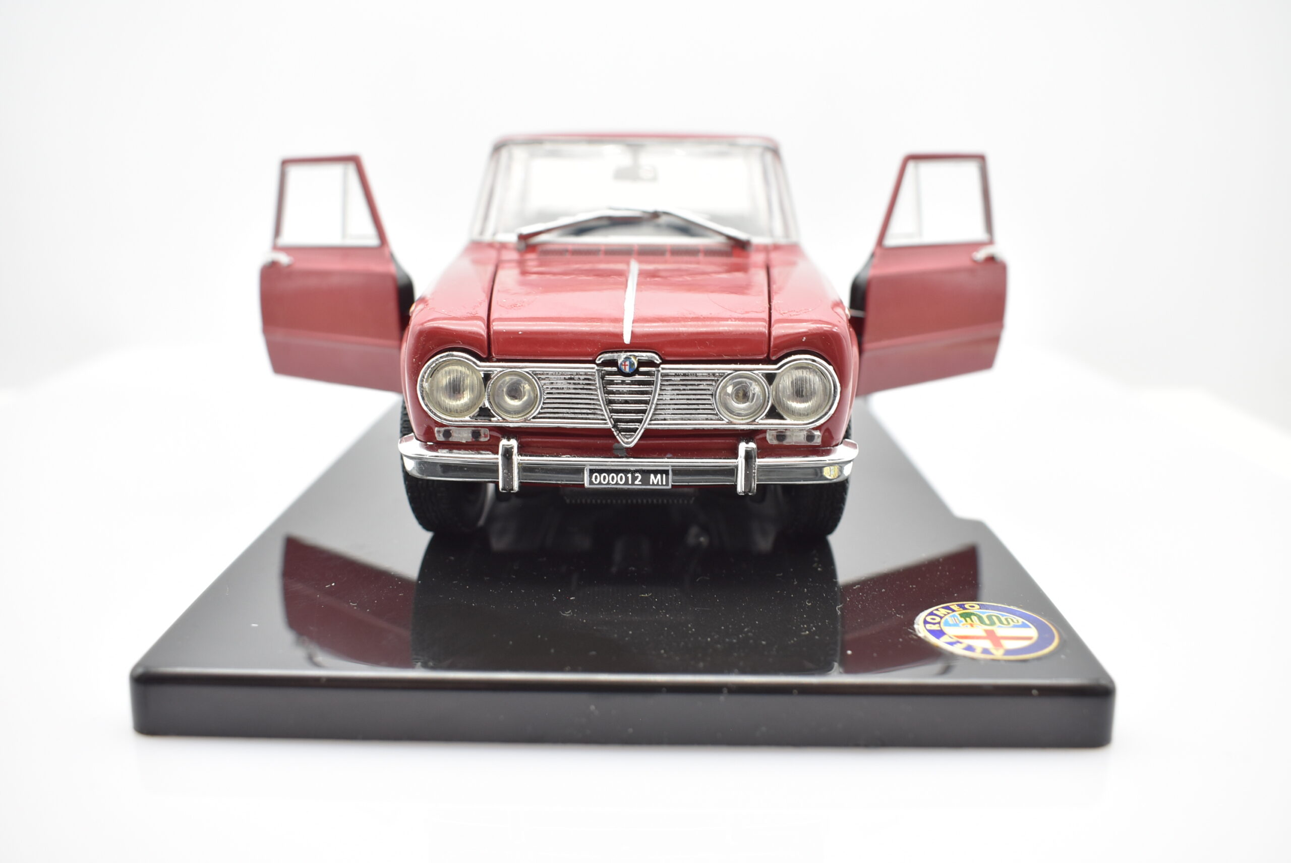 modellino auto scala 1/24 alfa romeo giulia modellini da collezione di –  arte e luce designers