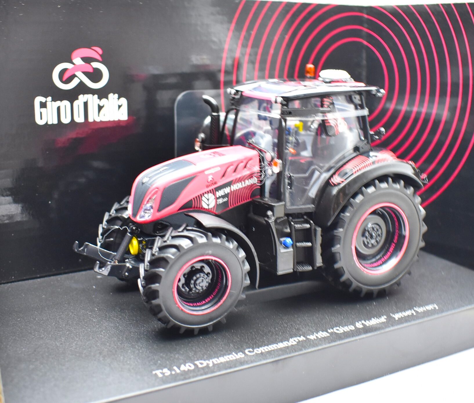 modellino trattore scala 1:32 NEW HOLLAND T5.140 GIRO D'ITALIA diecast