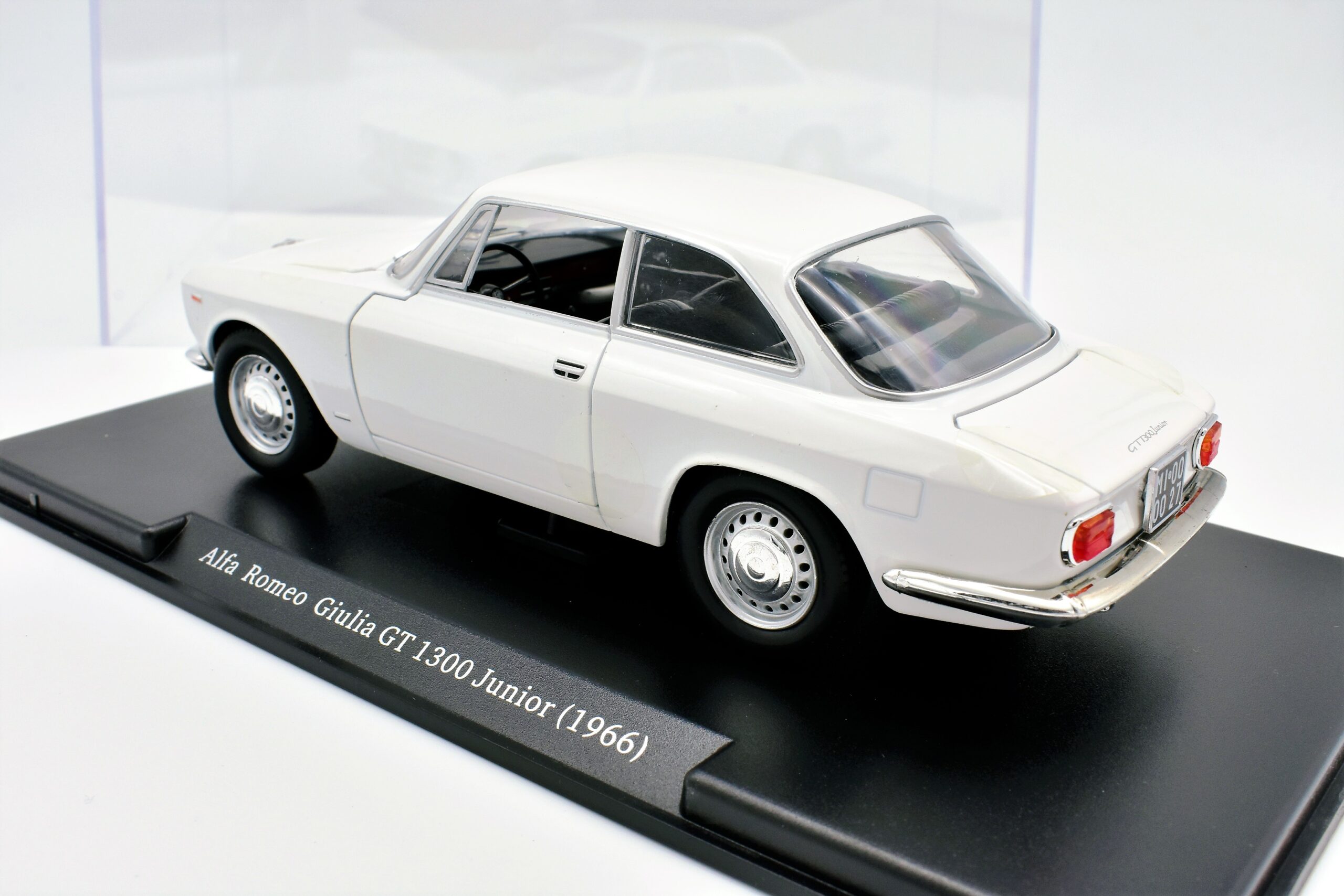 Modellino auto scala 1:24 Alfa Romeo Giulia GT modellismo statico da  collezione