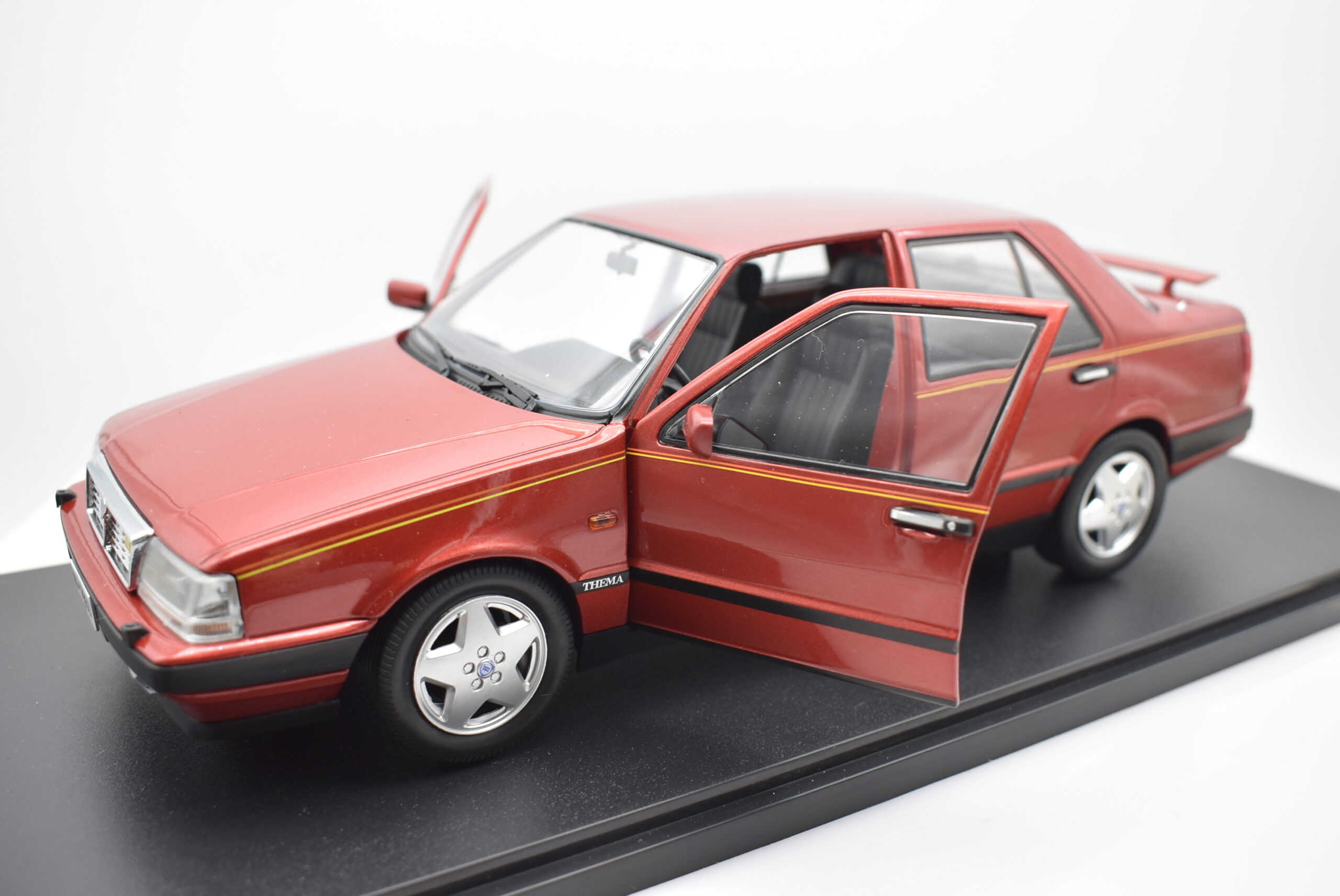 Modellino auto scala 1:43 Lancia Thema Ferrari diecast modellismo