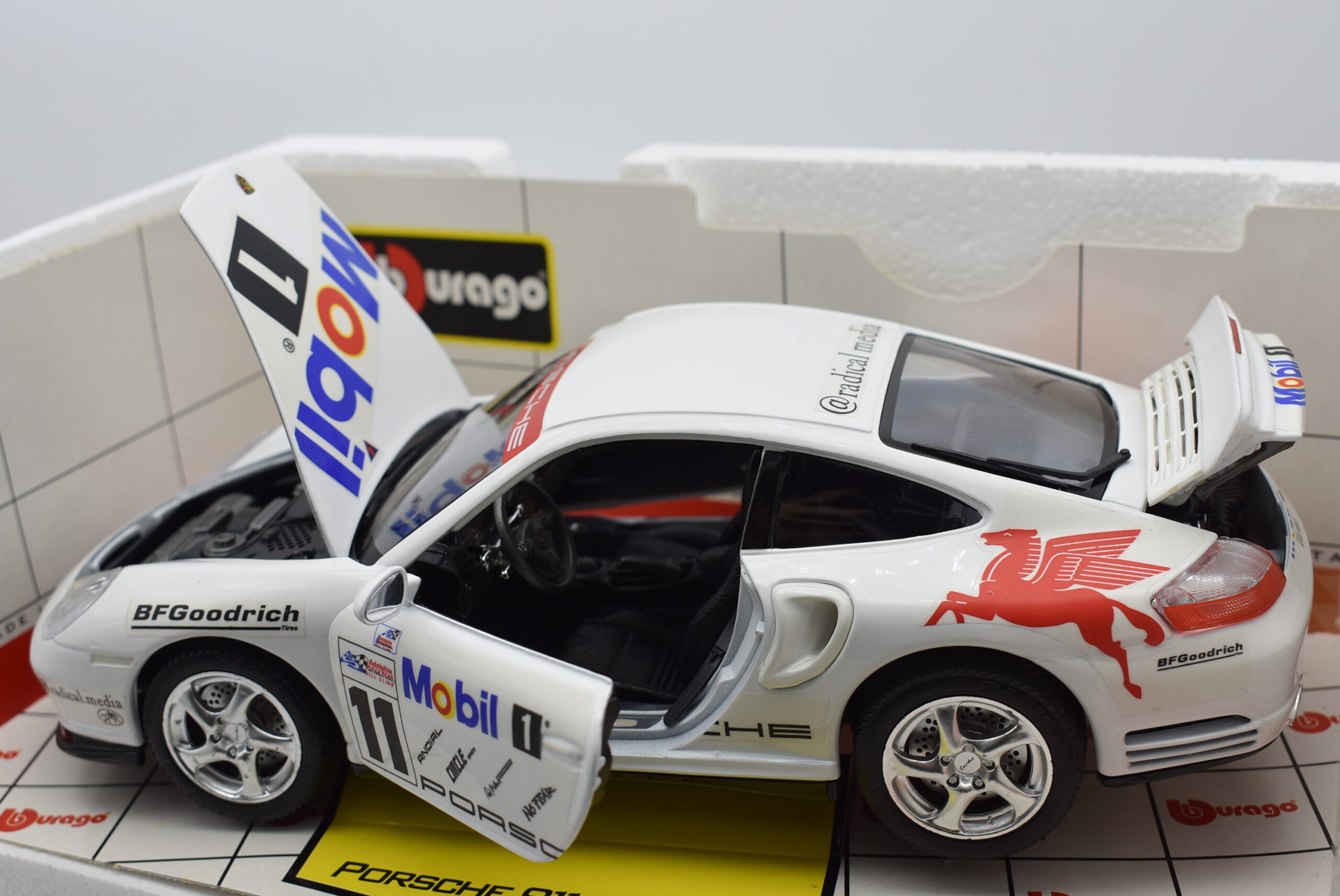 Modellino auto PORSCHE 911 TURBO scala 1:18 Burago diecast modellismo da  collezione