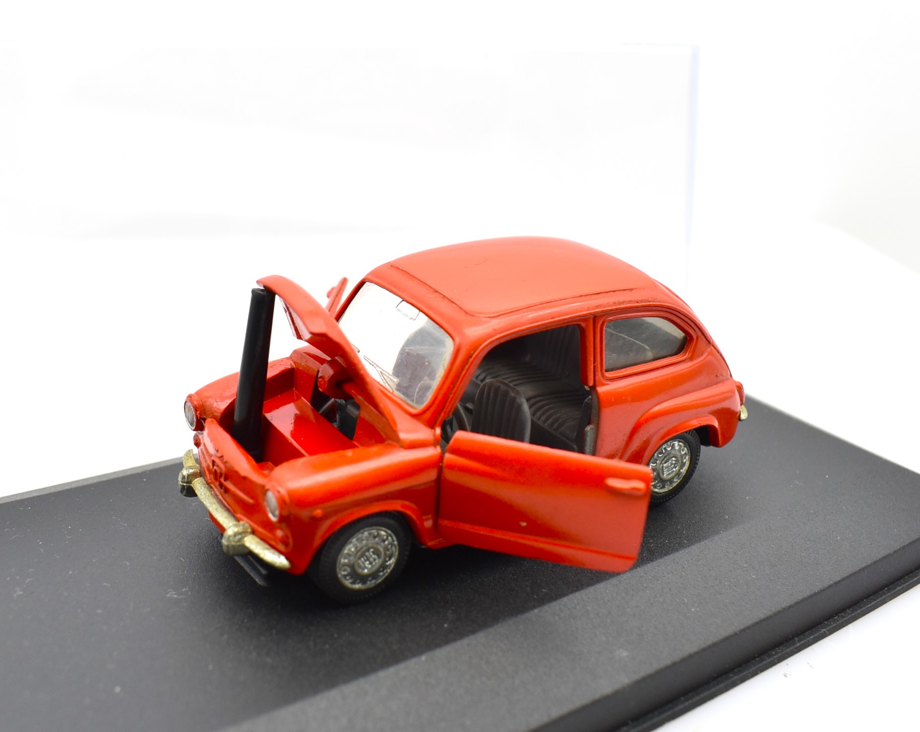 Modellini auto da collezione scala 1:43 FIAT 600 Auto Pilen diecast  modellismo statico