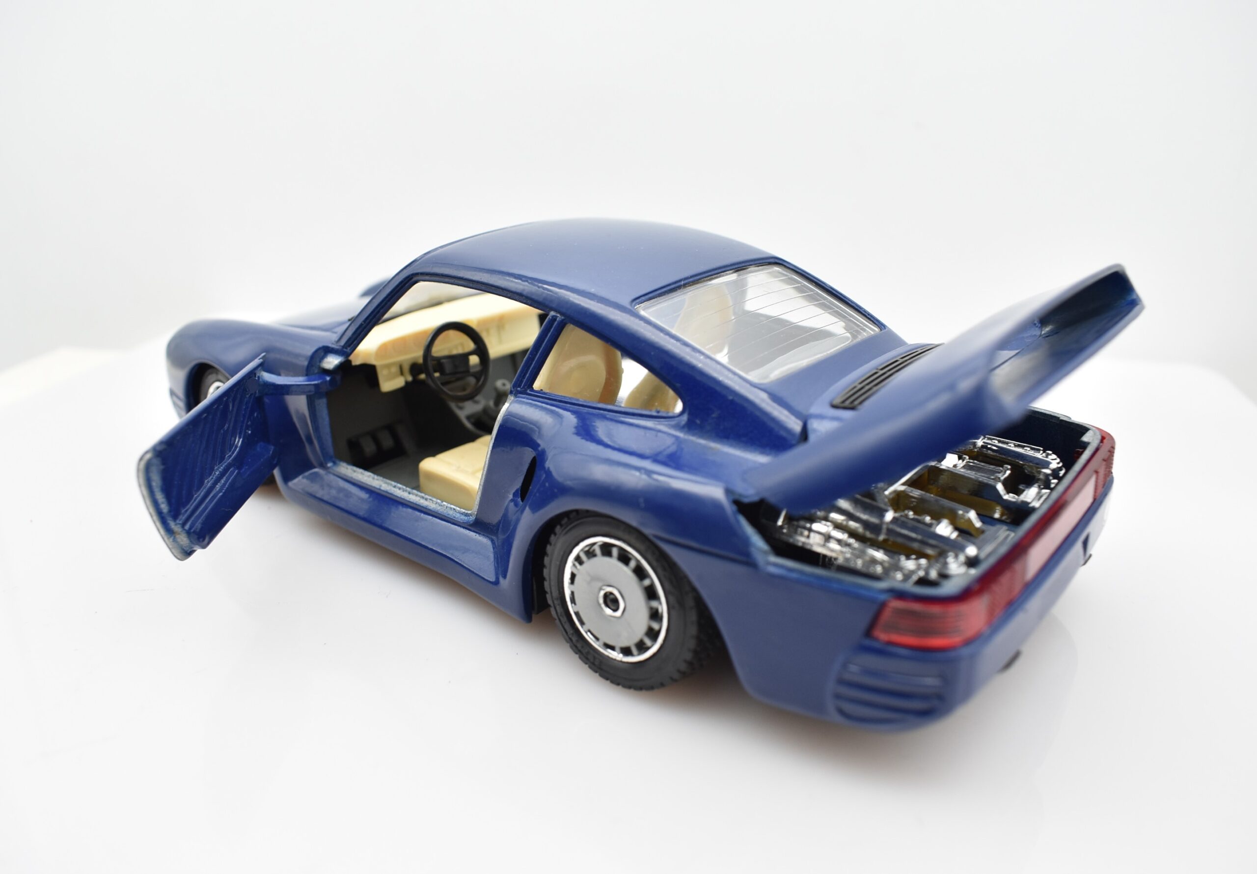 Modellino auto scala 1:24 Porsche 959 modellismo da collezione Burago - Arcadia  Modellismo