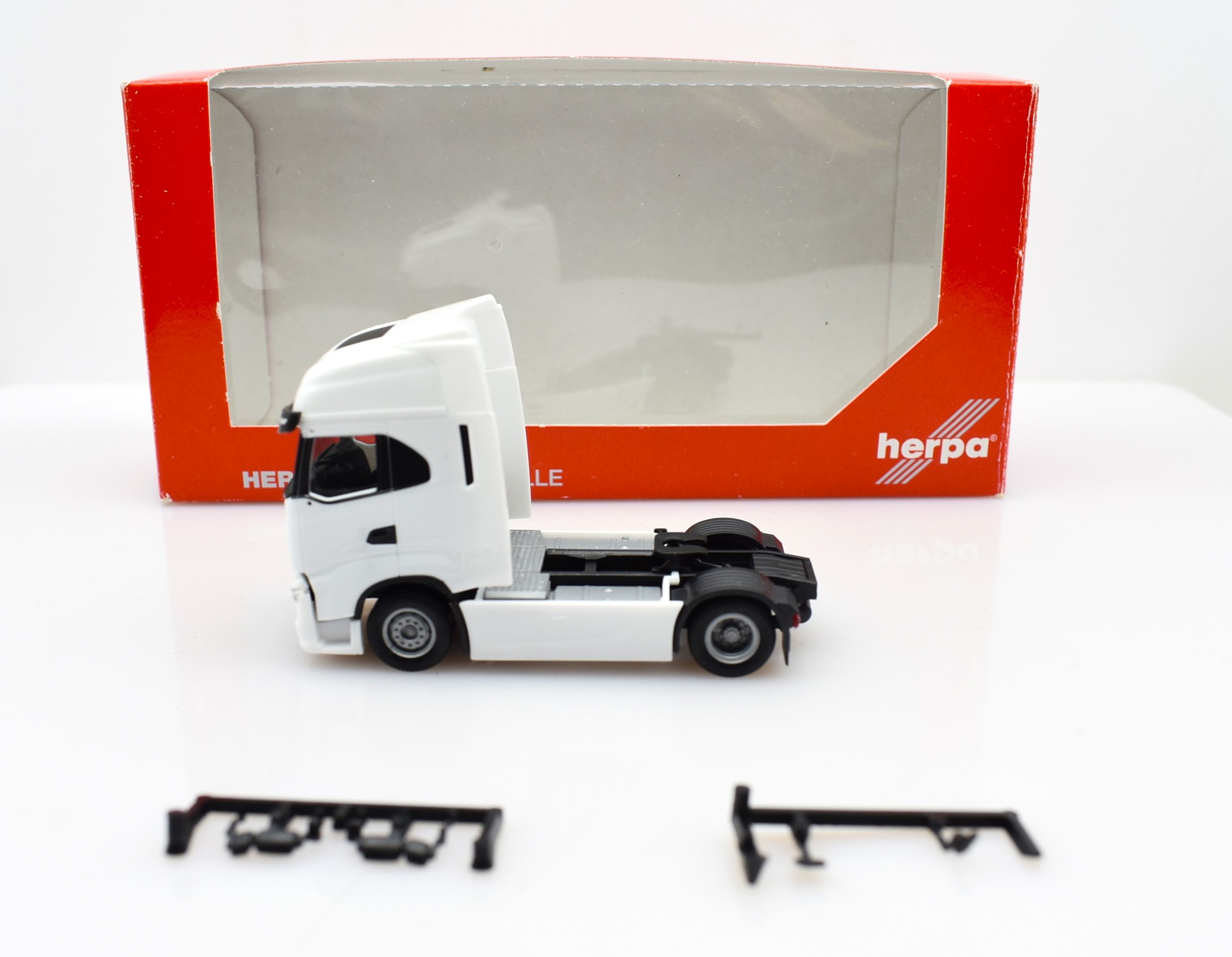 herpa model truck 1:87 scale Iveco Stralis XP vehiclesroadcollection