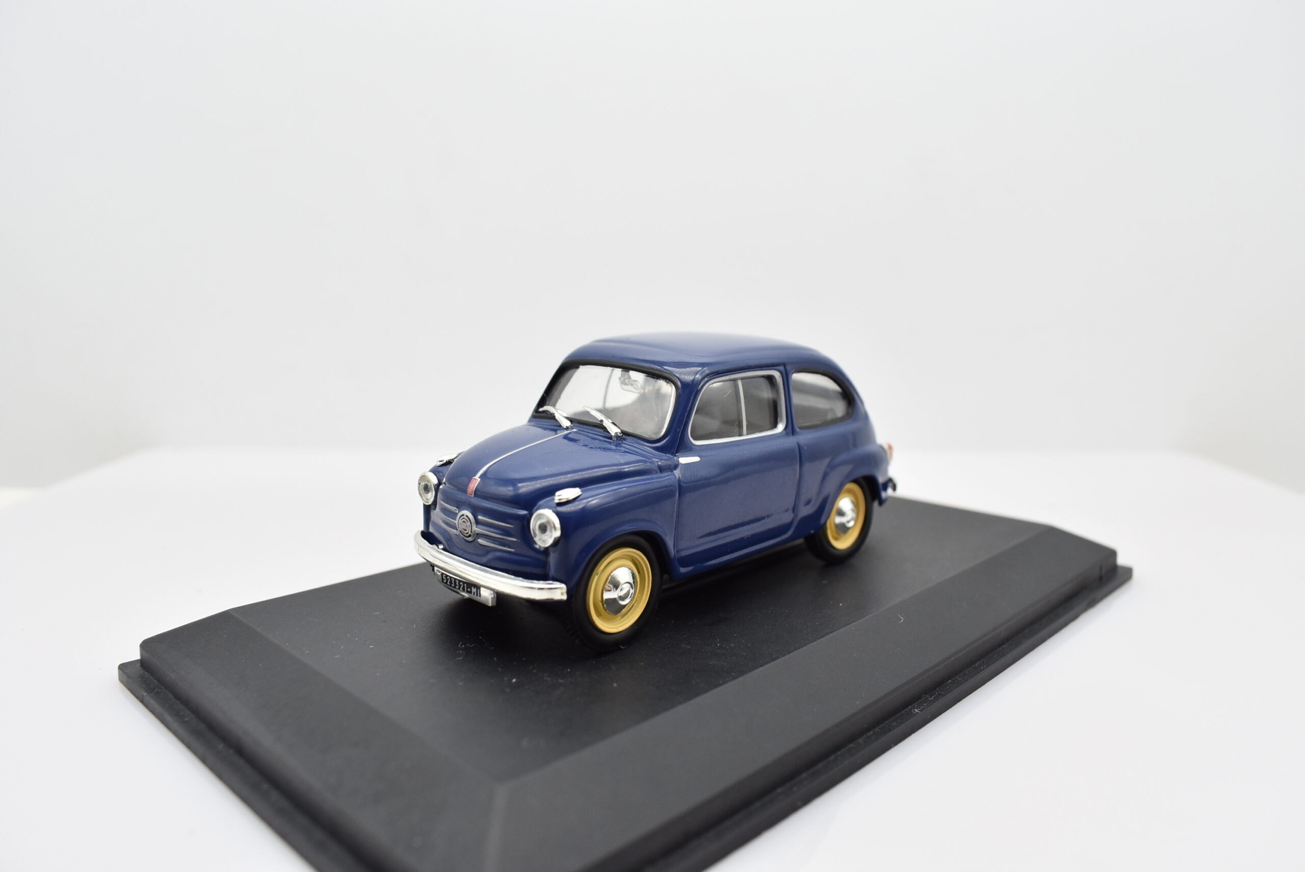 Modellino auto scala 1:43 Fiat 600 blu ixo diecast modellismo collezione epoca