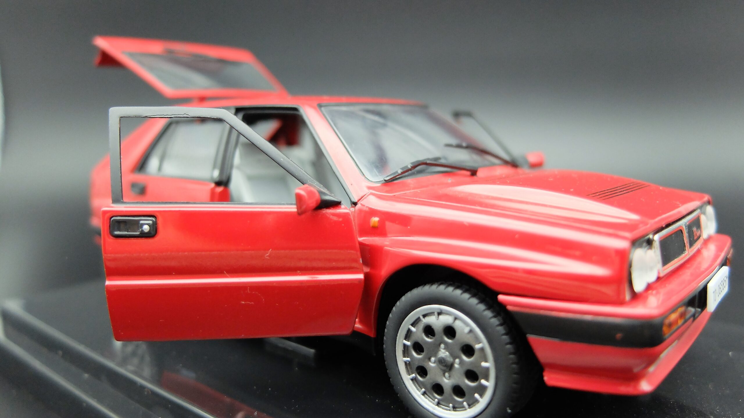 Modellino auto scala 1:24 LANCIA DELTA INTEGRALE 16V rosso modellismo diecast