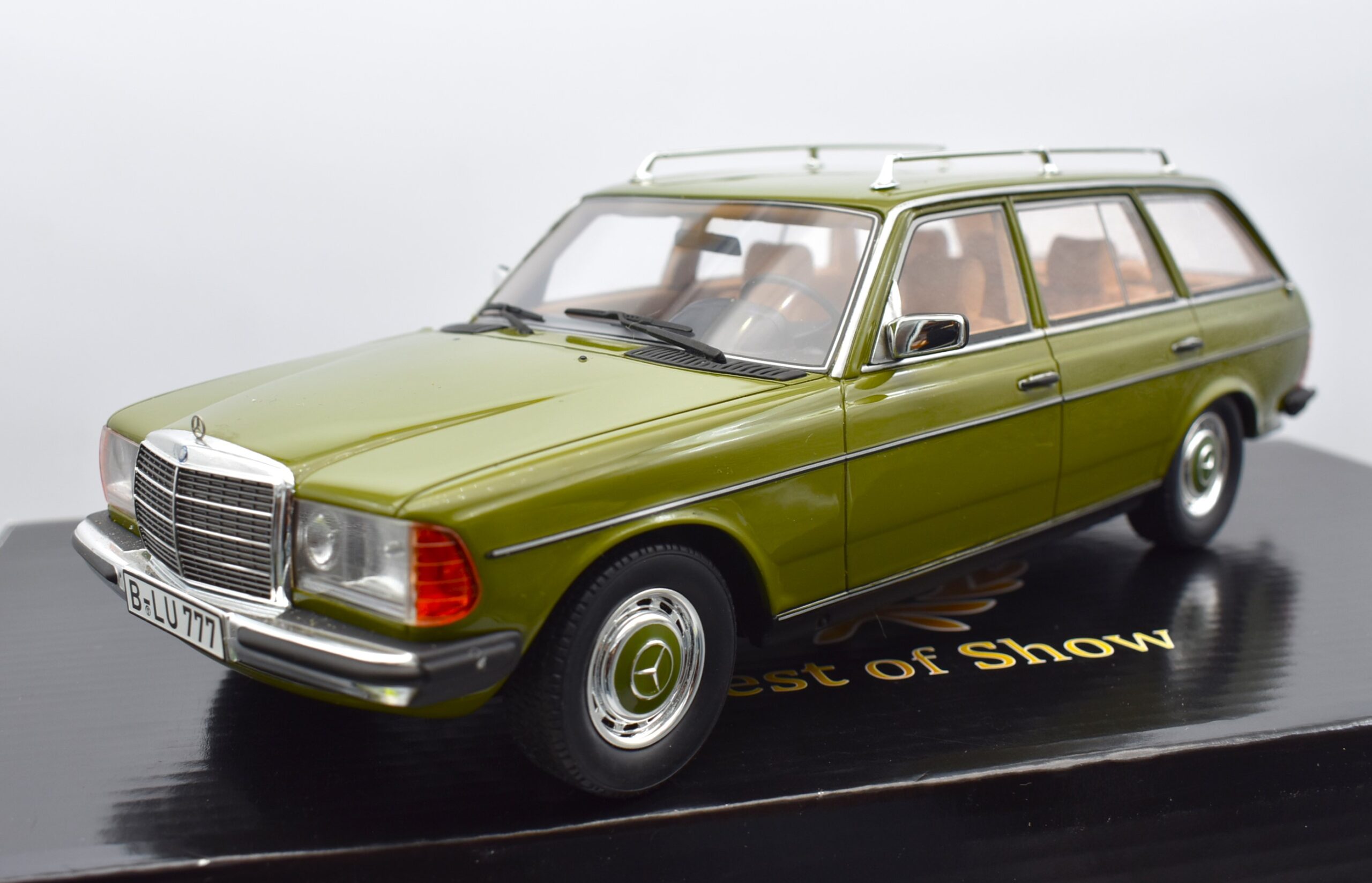 1:18 scale model car Mercedes 200T W123 BoS Models collection vehicles