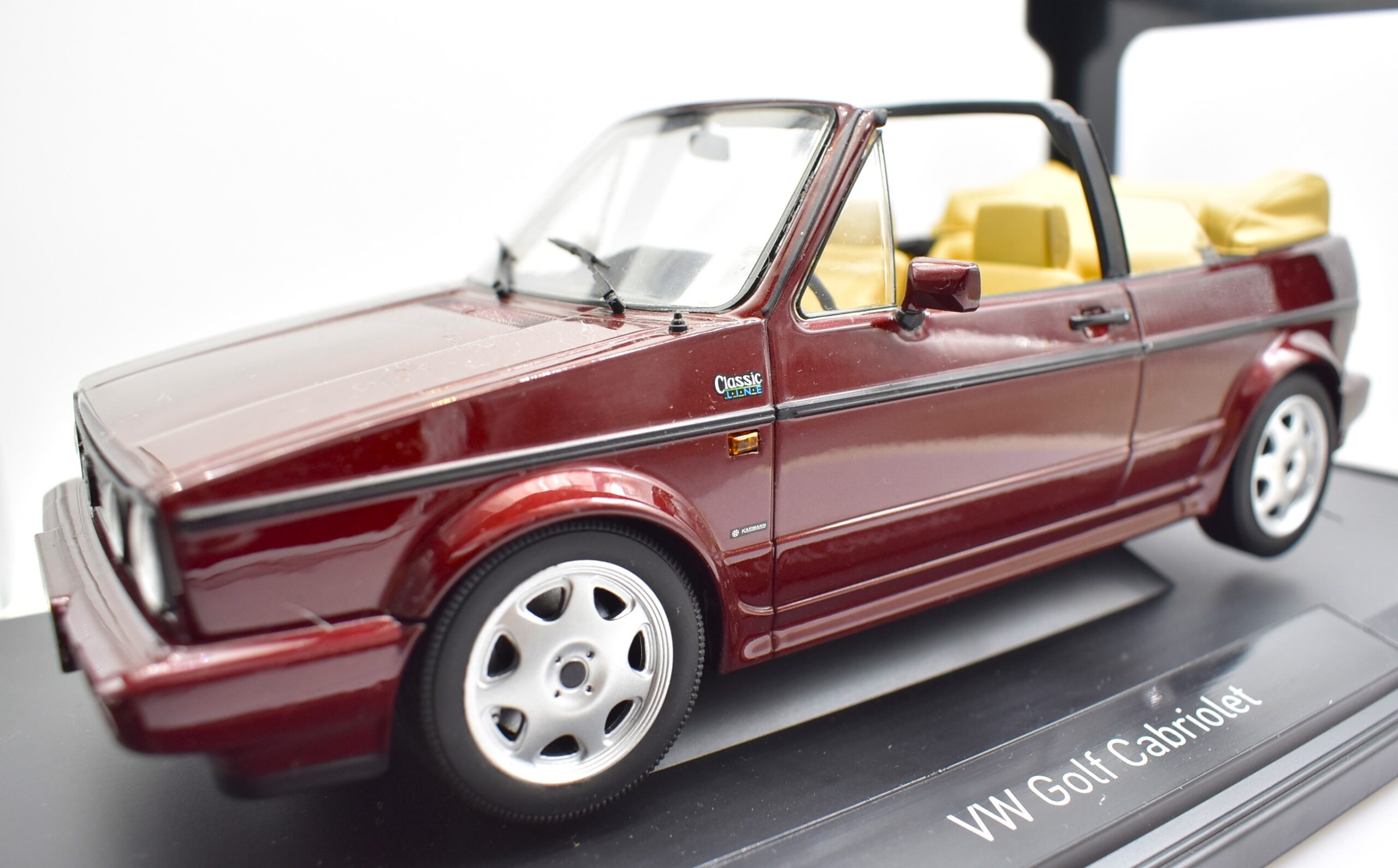 Modellino auto scala 1:18 VW Golf Cabriolet Norev diecast modellismo collezione