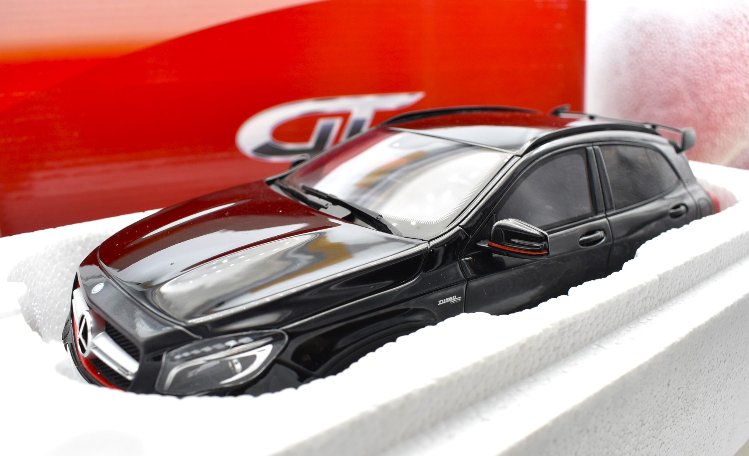 1:18 scale model car Mercedes GLA 45 AMG Turbo GT Spirit road vehicles