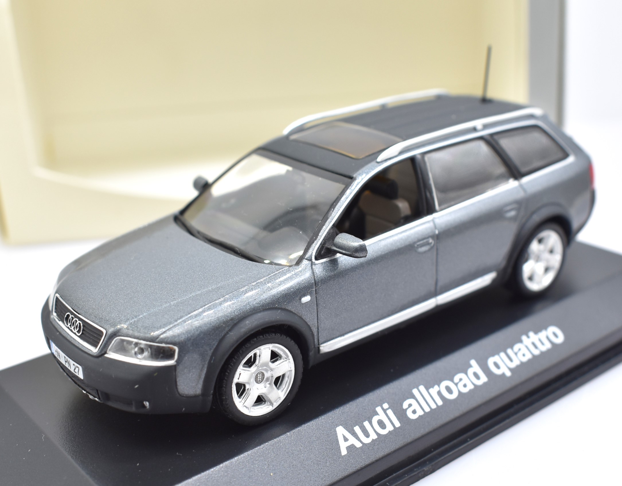 Miniature voiture auto véhicules de modèles Audi Allroad Quattro Minichamps à l'échelle 1:43