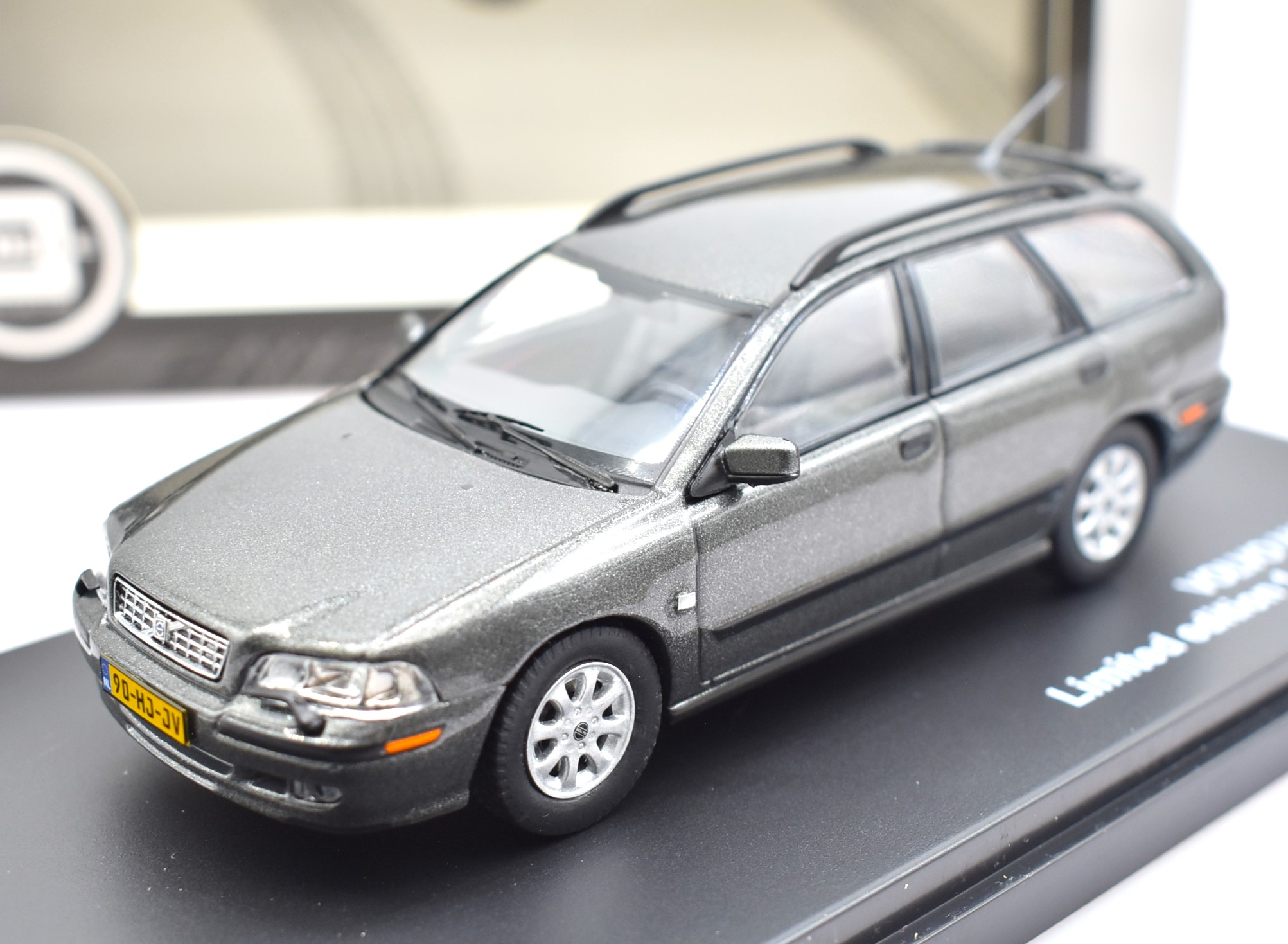 1:43 scale model car Volvo V40 diecast vehiclesroad fromcollection car