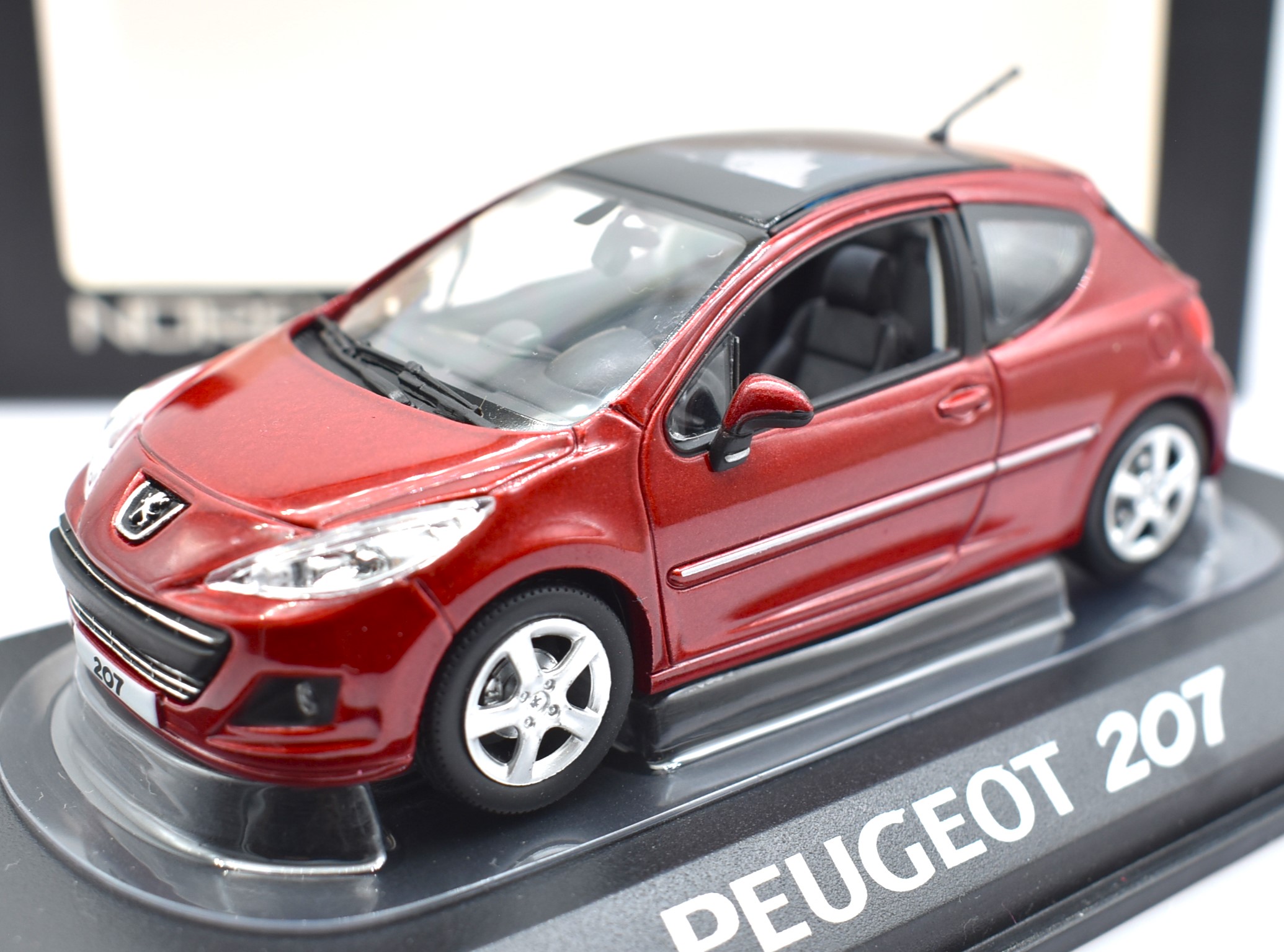 Modellino auto scala 1:43 Peugeot 207 red Norev diecast modellismo da collezione