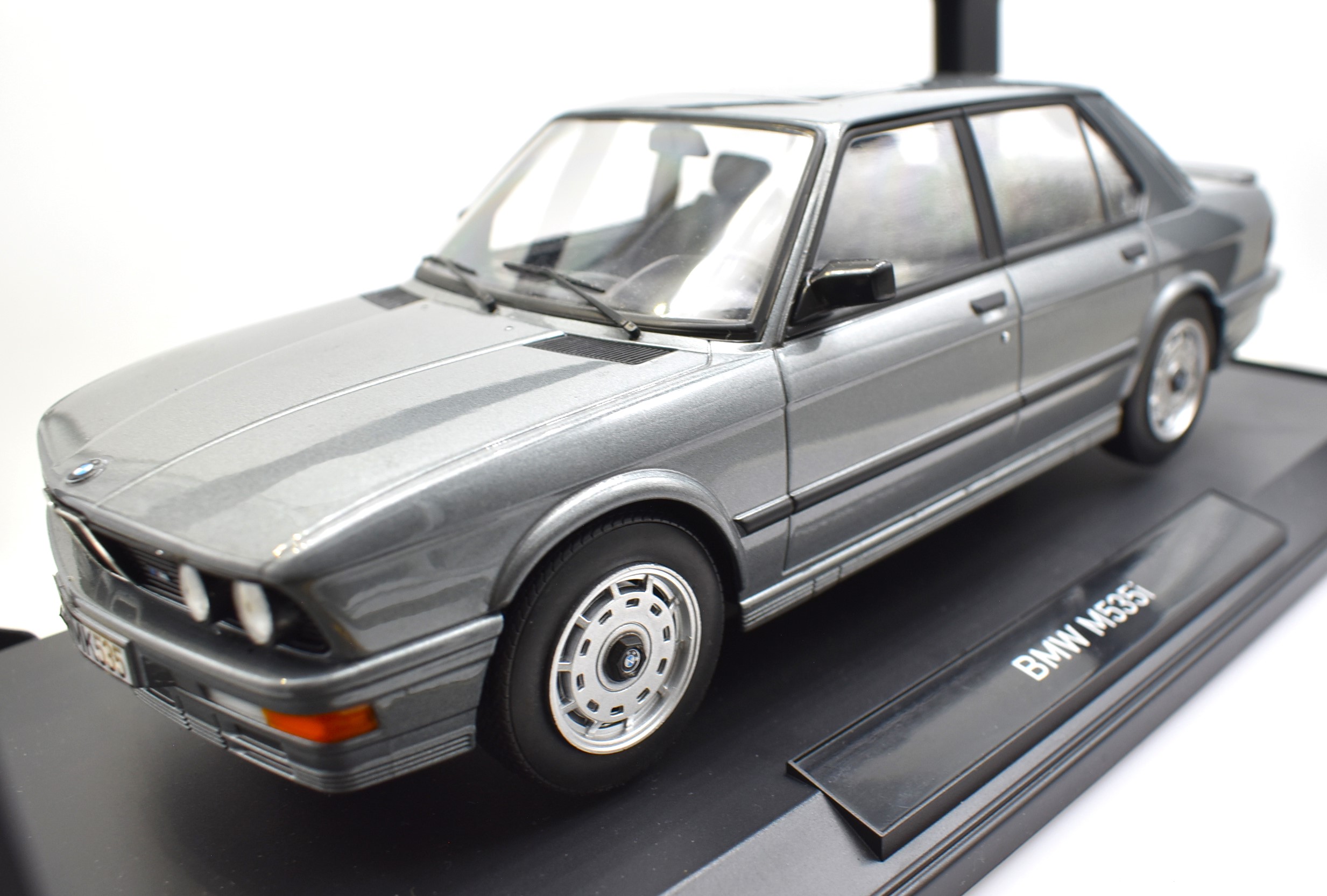 Modellino auto scala 1:18 BMW M535i Norev diecast modellismo statico collezione