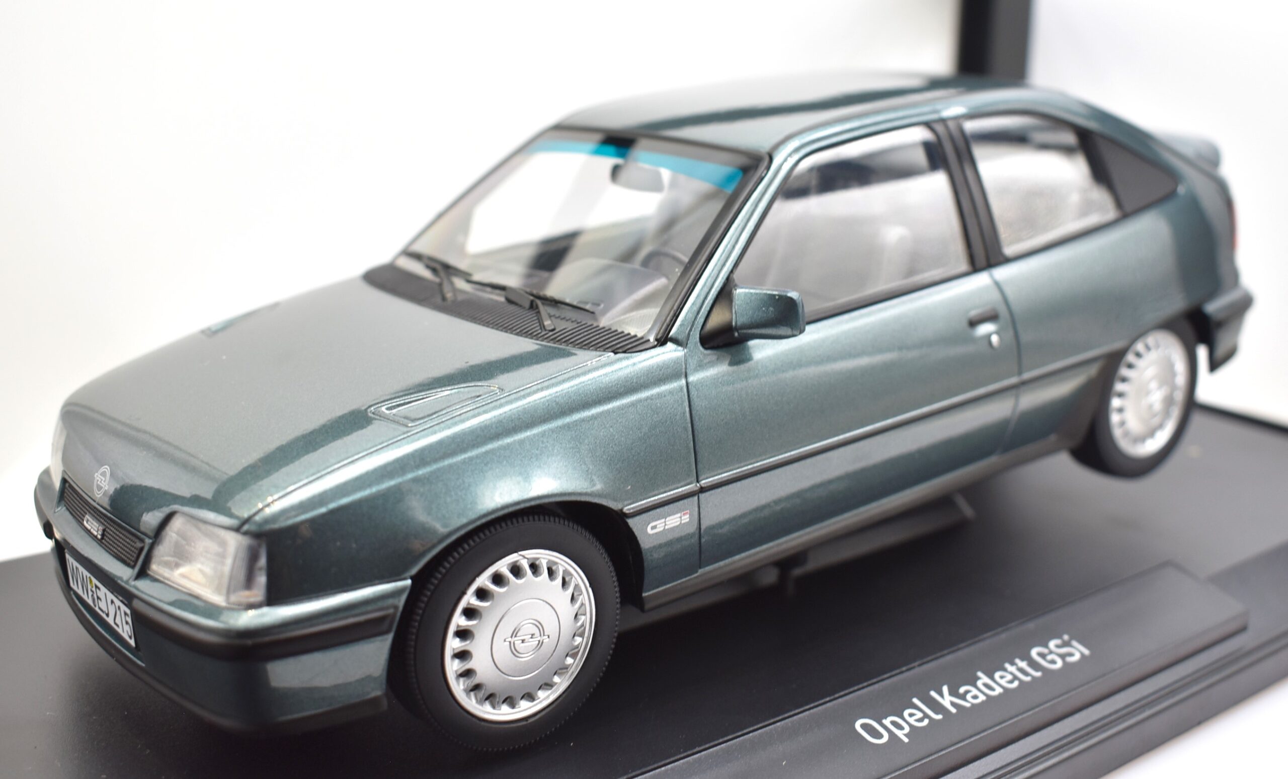 Modellino auto scala 1:18 Opel Kadett GSi Norev diecast modellismo da collezione