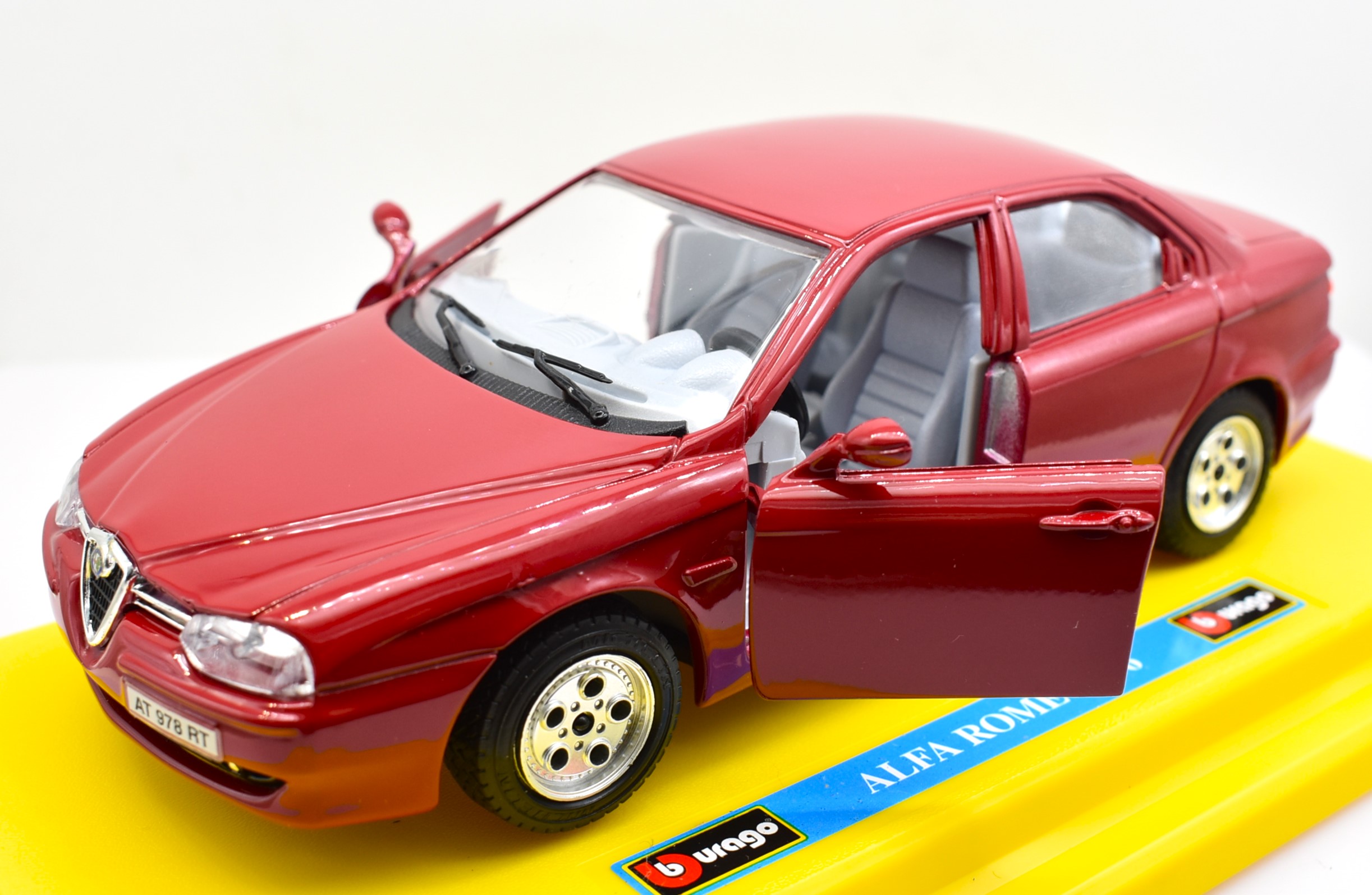 Modellino auto scala 1:24 Alfa Romeo 156 Burago diecast modellismo da collezione