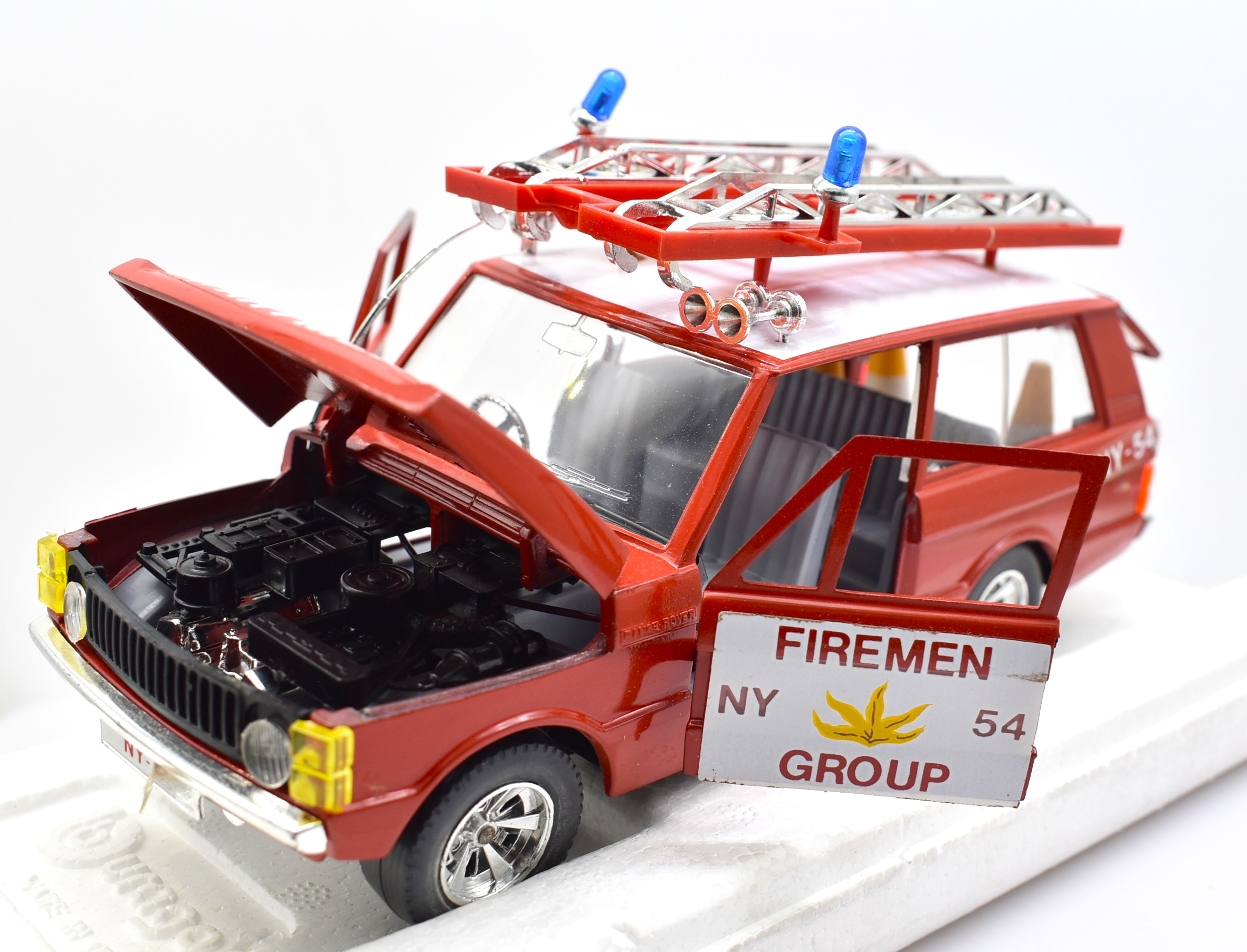 Modellino auto JEEP scala 1:24 Range Rover Airport FIRE MAN GROUP Burago diecast
