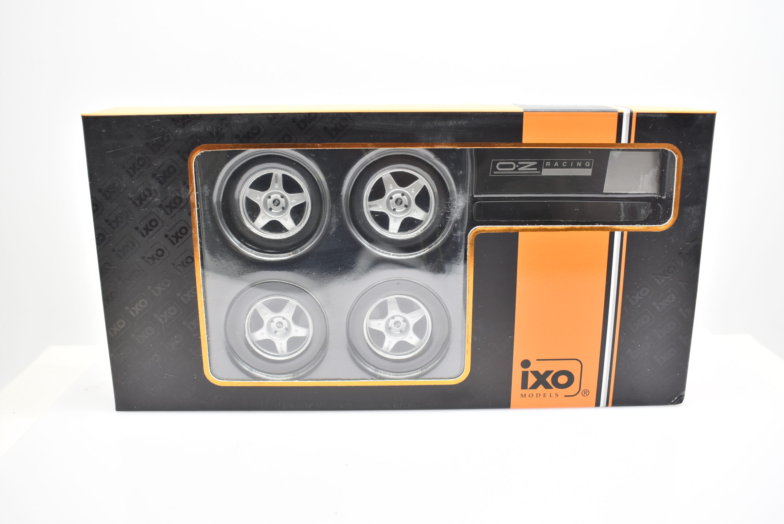 Modellino scala1:18 Set of 4 wheels ruote gomme OZ Racing IXO modellismo statico