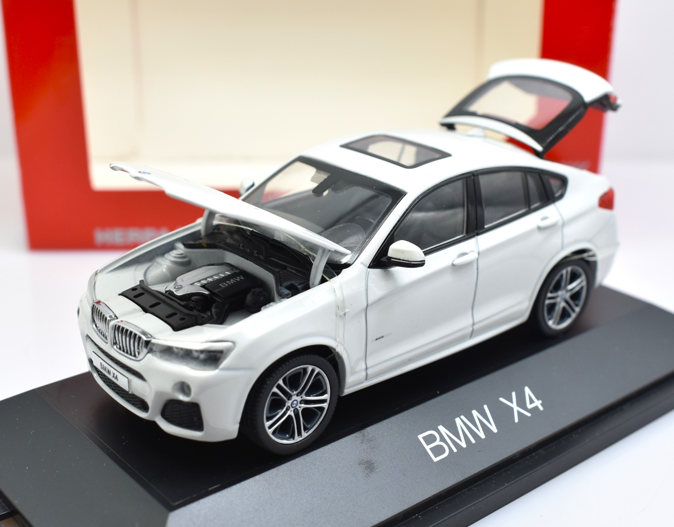 Model car 1:43 scale BMW X4 white Herpa diecast vehiclescollection